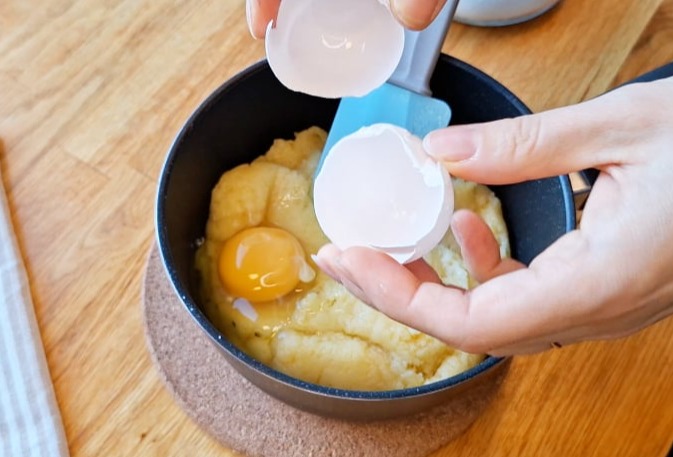 Incorporate the Eggs to the Dough