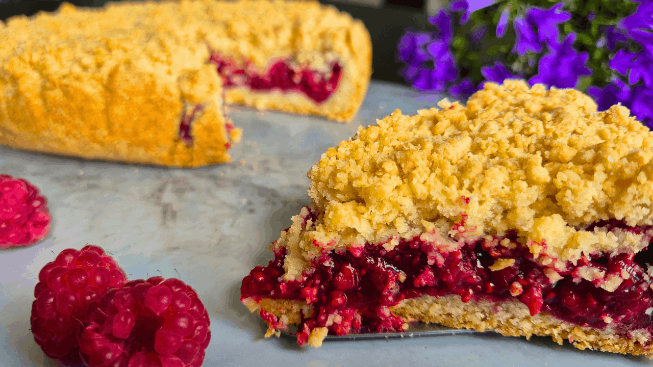Easy Raspberry Crumb Cake